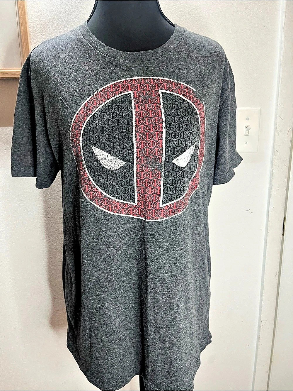 Marvel Deadpool Distressed Logo Graphic Tee Women’s XL Gray